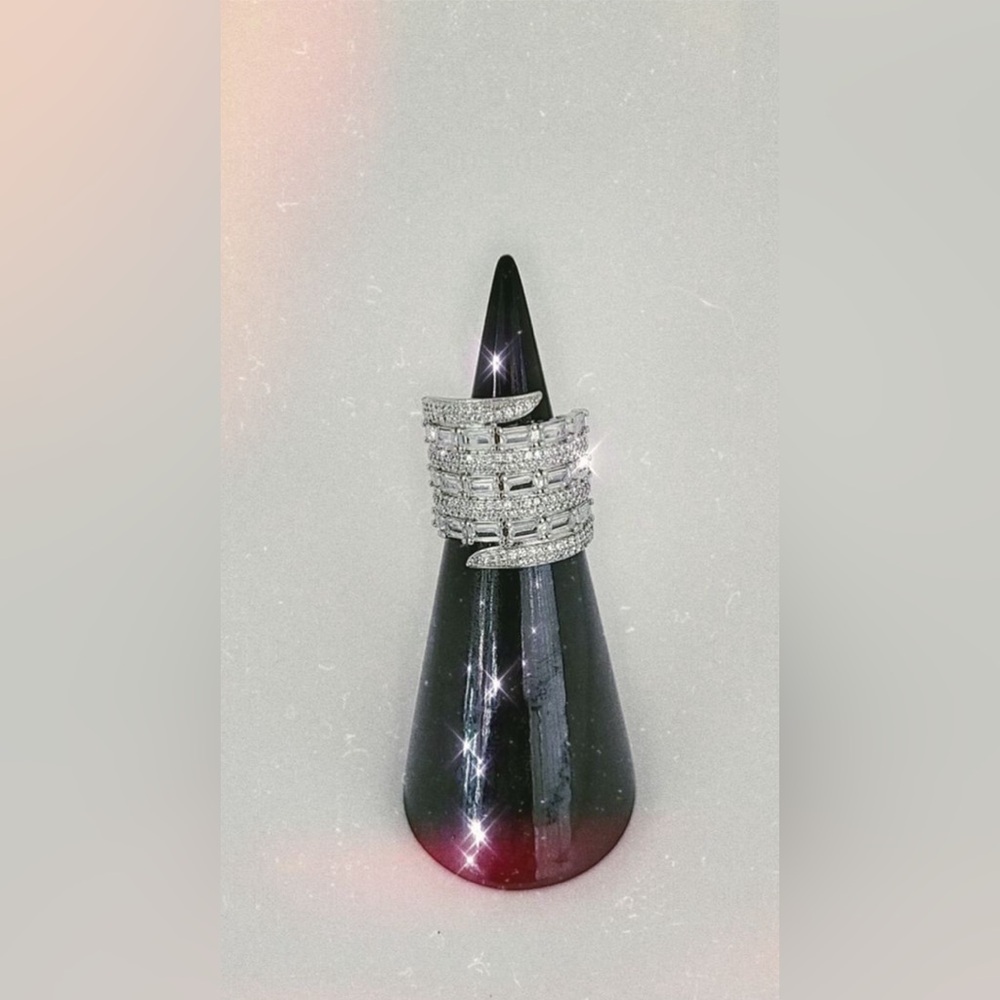 FASHION JEWELRY RING STAINLESS STEEL TOP ZIRCONIA SILVER COLOR ADJUSTABLE SIZE 7